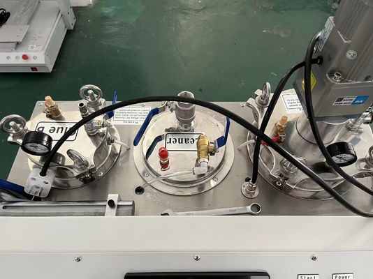 二元材料の精密な混合用ドーザリングのための粘着機