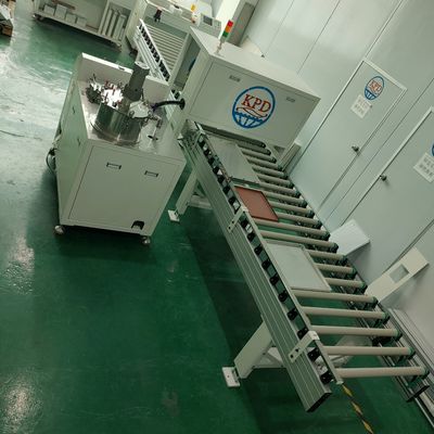 AB接着剤を搭載した複合サンドイッチパネル用のポンプ接着機