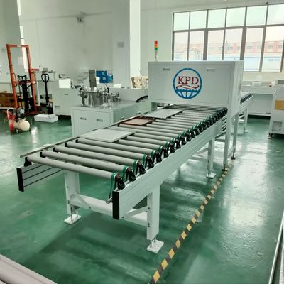 AB接着剤を搭載した複合サンドイッチパネル用のポンプ接着機
