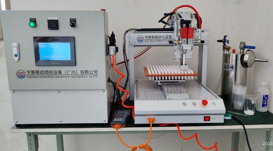 粘着剤の配分比を混ぜて注入する機械