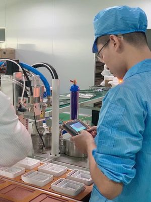2 部品 電子機器の自動ポッティング用の流体樹脂ポッティングマシン