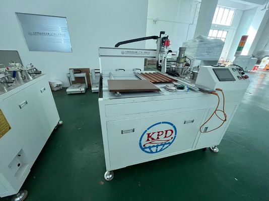 3Dラベルステッカー製造におけるドーミングアプリケーションのためのエポキシ樹脂機械