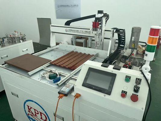 3Dラベルステッカー製造におけるドーミングアプリケーションのためのエポキシ樹脂機械