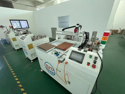 3Dラベルステッカー製造におけるドーミングアプリケーションのためのエポキシ樹脂機械