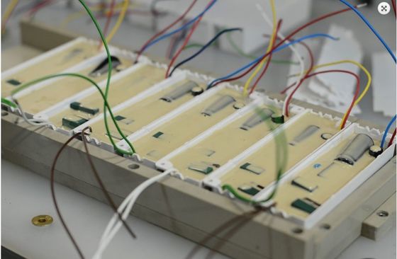 LEDライト 蜂蜜パネル付きの接着剤配送機
