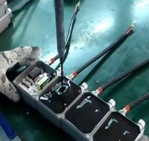 液体樹脂ポッティングマシーン ハニコムパネルのための2つのコンポーネント配給装置